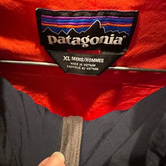 Patagonia Men's Navy and Red/Orange Vest - Picture 2 of 6